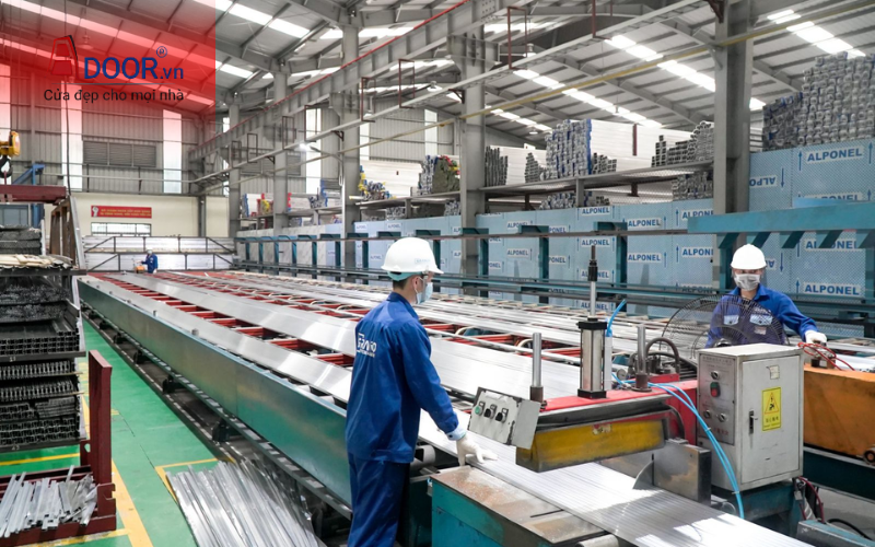 Nhà xưởng sản xuất cửa cuốn khe thoáng tại Adoor